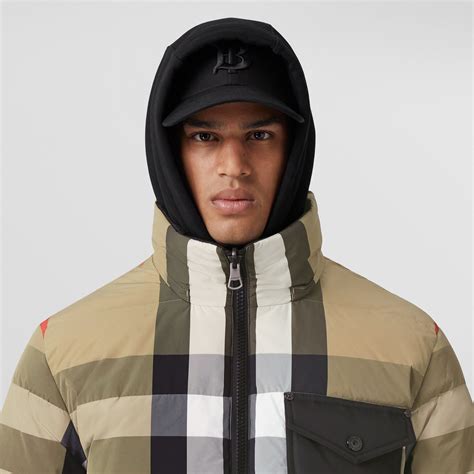 Reversible Check Puffer Jacket in Archive beige/black .